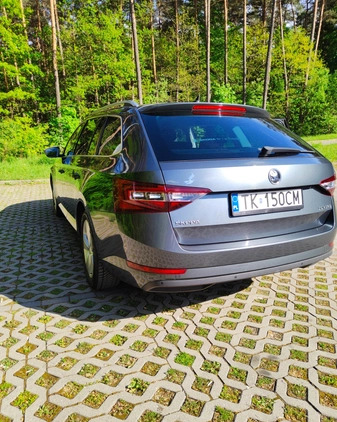 Skoda Superb cena 60000 przebieg: 185812, rok produkcji 2016 z Kielce małe 79